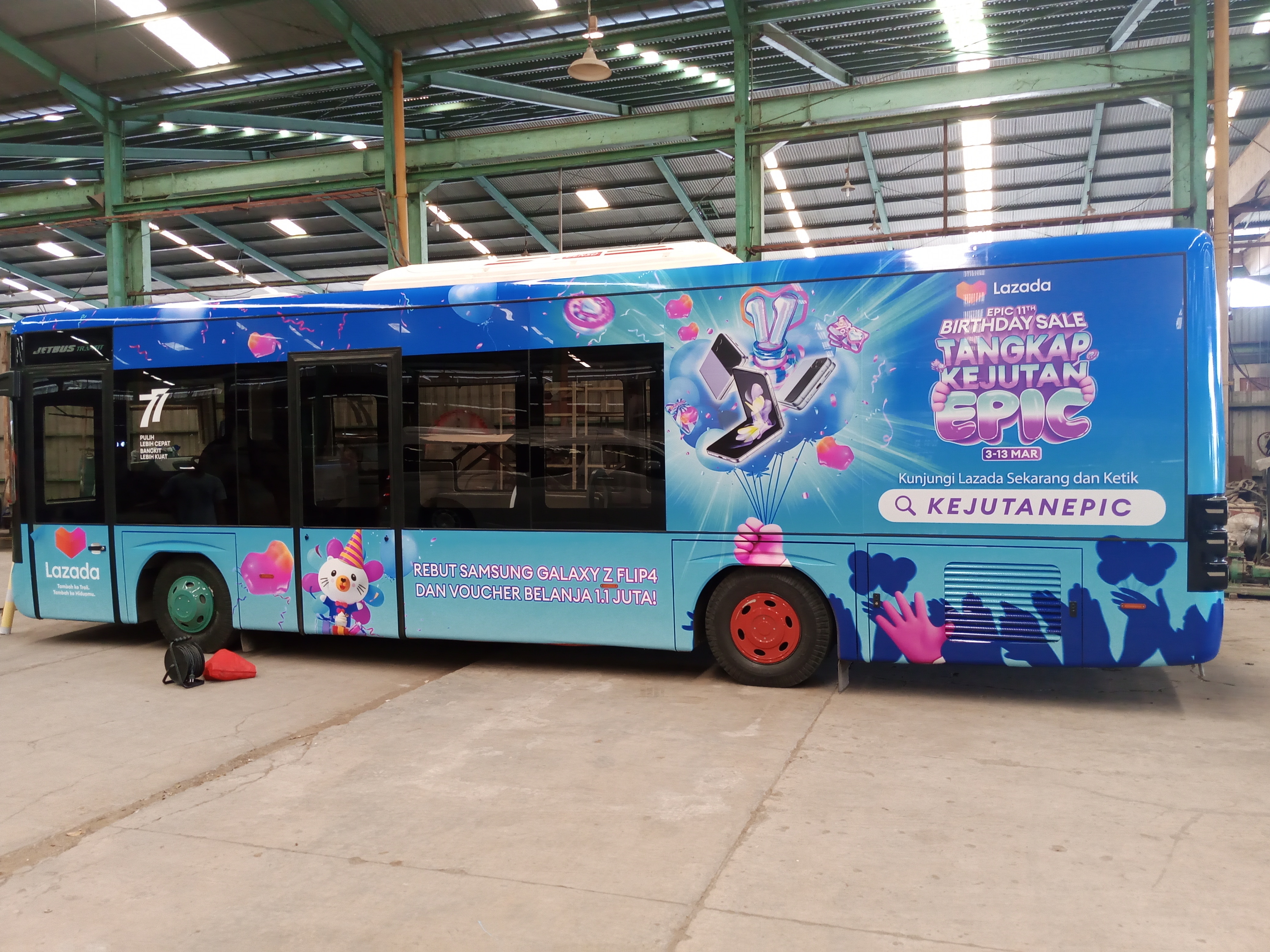 Branding Bus Oppal Lazada